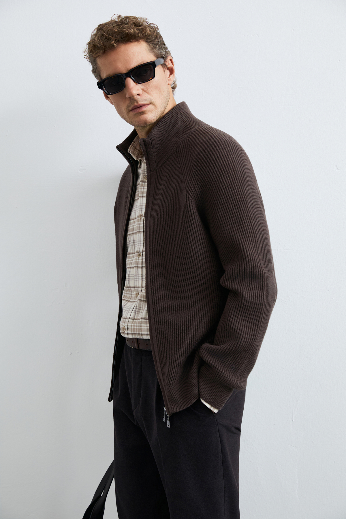 Ardan Strickjacke aus Baumwollmischung mit Reißverschluss und Stehkragen Braun - LUFIAN