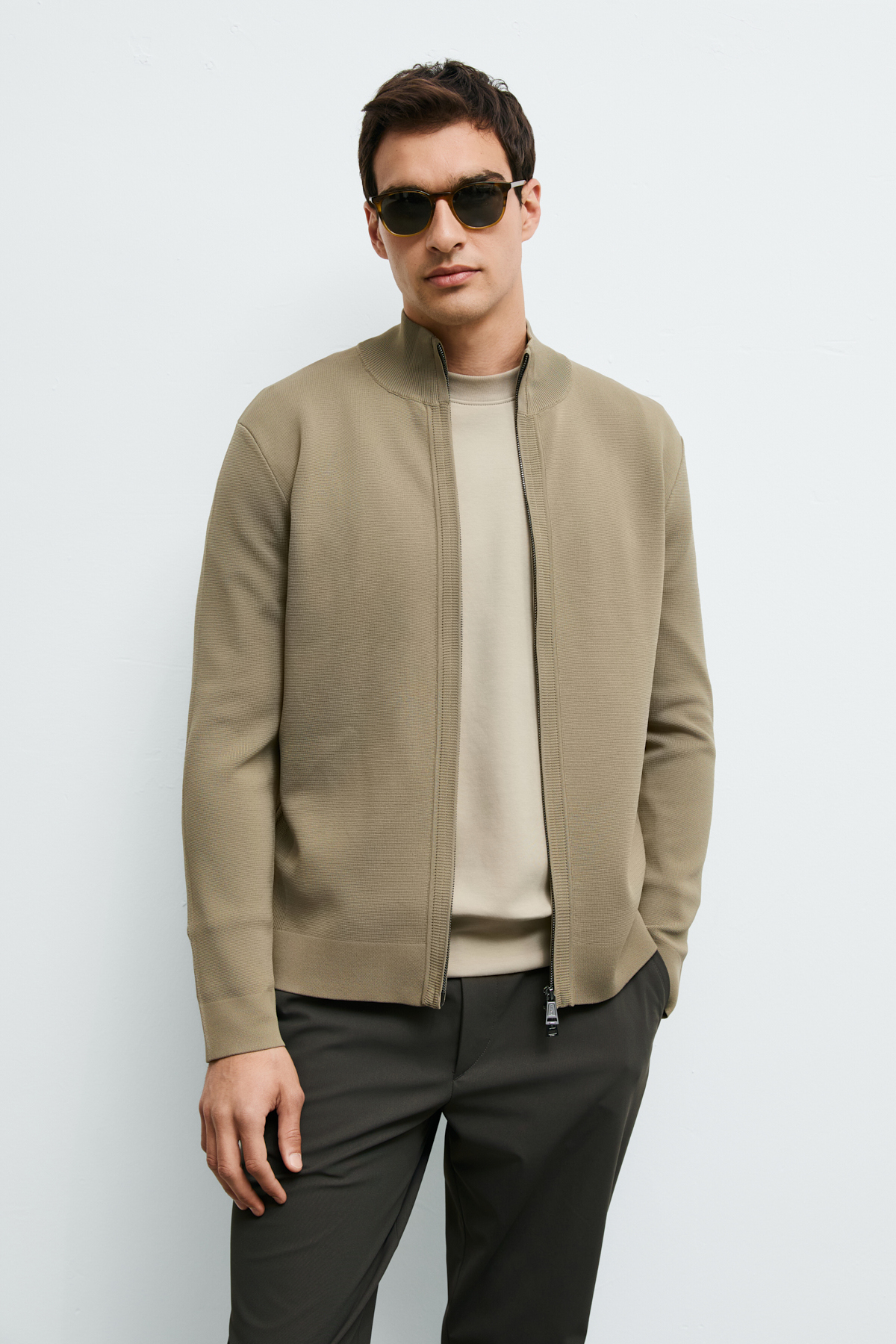 Enrico Strickjacke mit Reißverschluss und Stehkragen Beige - LUFIAN