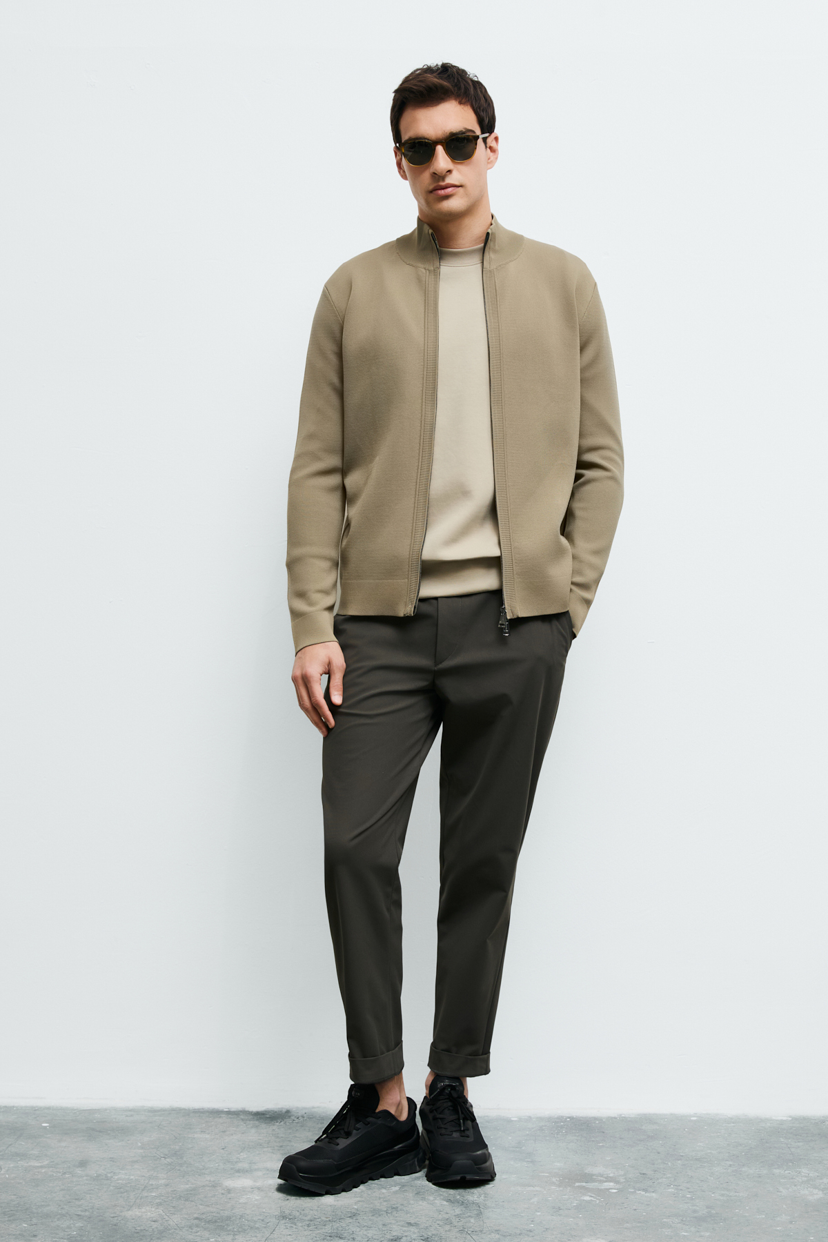 Enrico Strickjacke mit Reißverschluss und Stehkragen Beige - LUFIAN