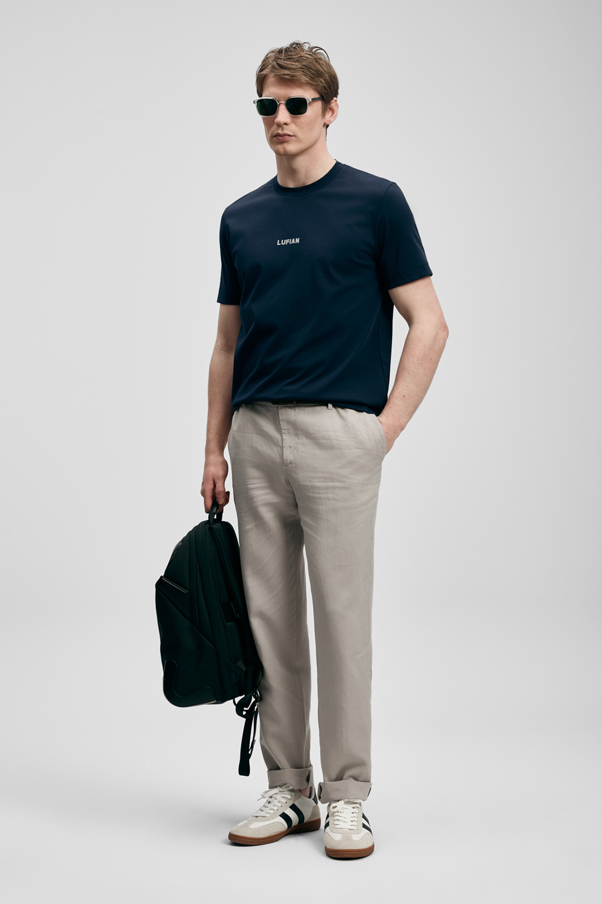 Marcus Modernes Grafik-T-Shirt in Marineblau - LUFIAN