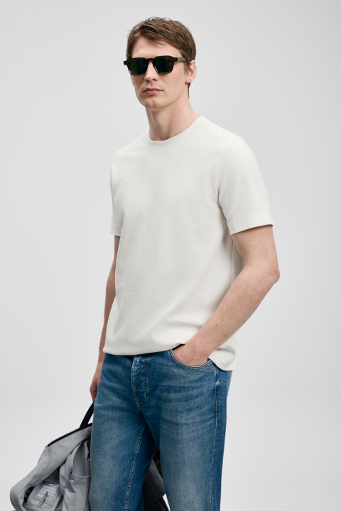 Soft Modern Graphic T-Shirt Off White - LUFIAN